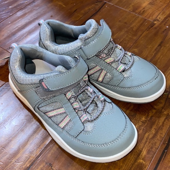 NWT SO Nettle gray Velcro sneakers Memory‎ foam Size 1 - Picture 1 of 5